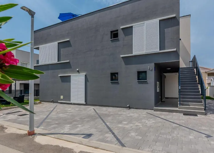 Апартаменты Cozy In With Wifi