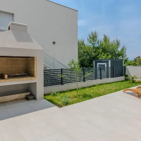 Apartment 1 Bedroom Amazing In *