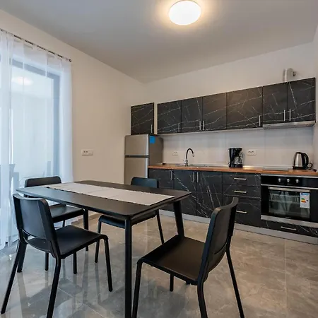 Apartment 1 Bedroom Amazing In *
